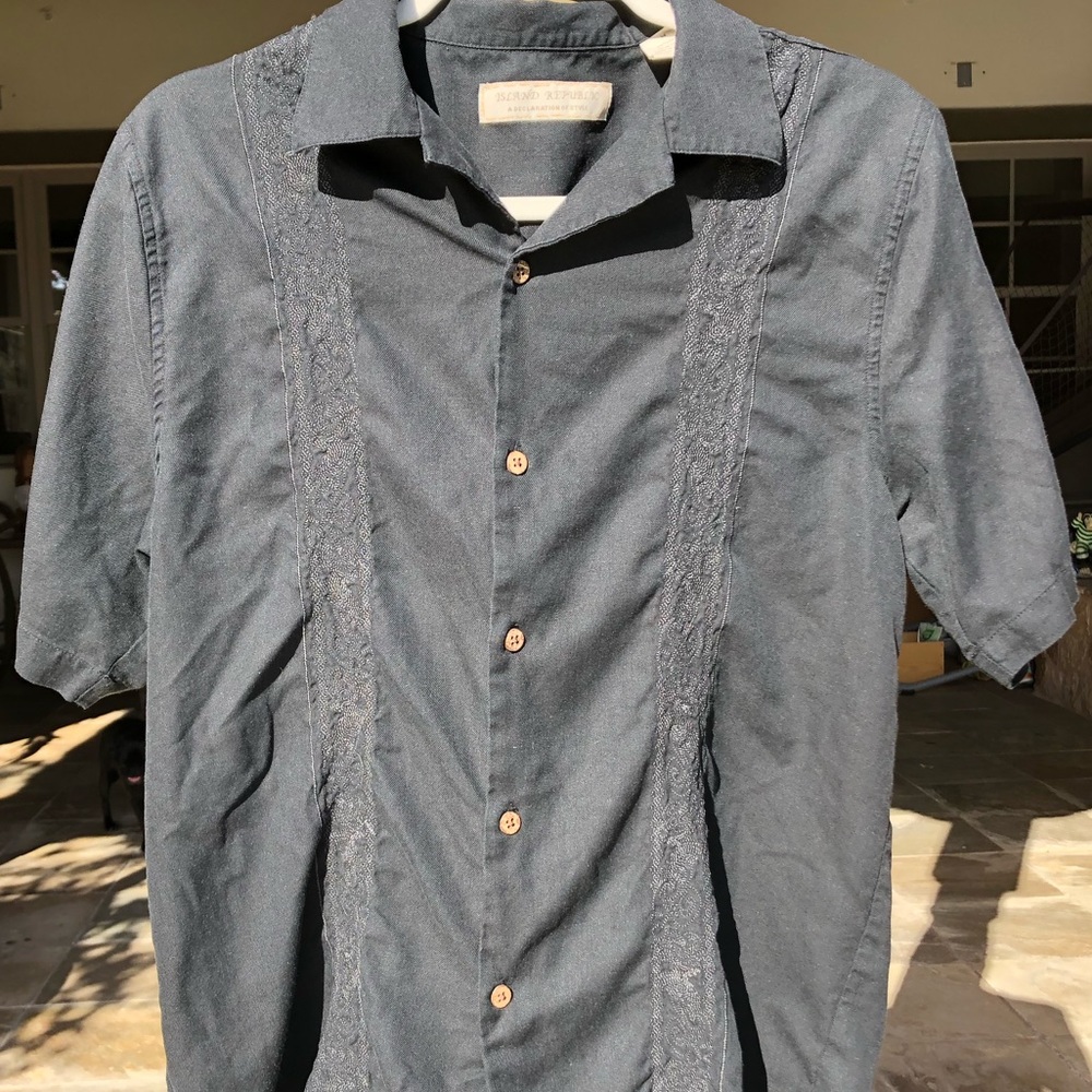 ISLAND REPUBLIC BLACK SILK HAWAIIAN MENS SHIRT M